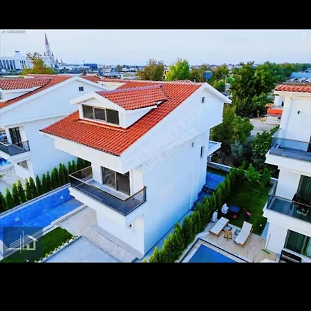 Villa Lee *
